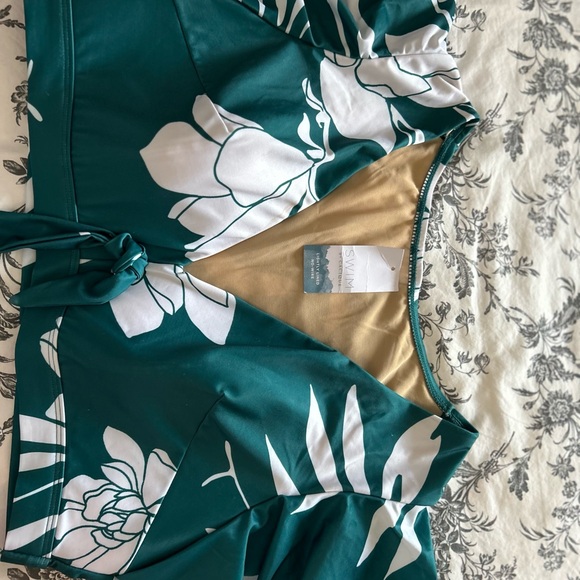 NEW Swim by Cacique 18 lightly lined no wire top w/ bottom adjustable sides. - Picture 3 of 6